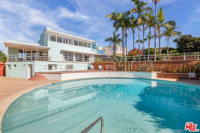 810 Franklin Street, Santa Monica CA: https://media.crmls.org/mediaz/1c4f52f5-e836-48f3-a7bc-cb49c8e91a80.jpg