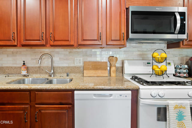 542 Ebbtide Circle, Port Hueneme CA: https://media.crmls.org/mediaz/1c4f6458-49fc-4ca2-b7d3-36257e1f0550.jpg