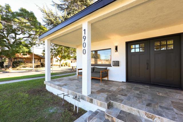 1900 W 41St St, Los Angeles CA: https://media.crmls.org/mediaz/1c4fd2f9-bea7-4501-98bc-21e79fa0edce.jpg