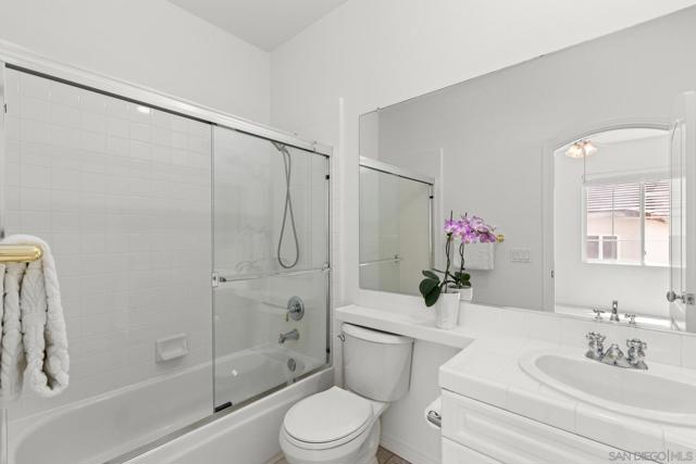 616 Marlin Ln, Carlsbad CA: https://media.crmls.org/mediaz/1c4fff59-5fbe-4eaf-b0e7-cfc29f482b18.jpg