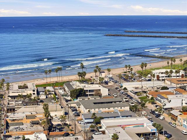 Detail Gallery Image 13 of 14 For 5027 Santa Monica Ave #B,  San Diego,  CA 92107 - 3 Beds | 2/1 Baths