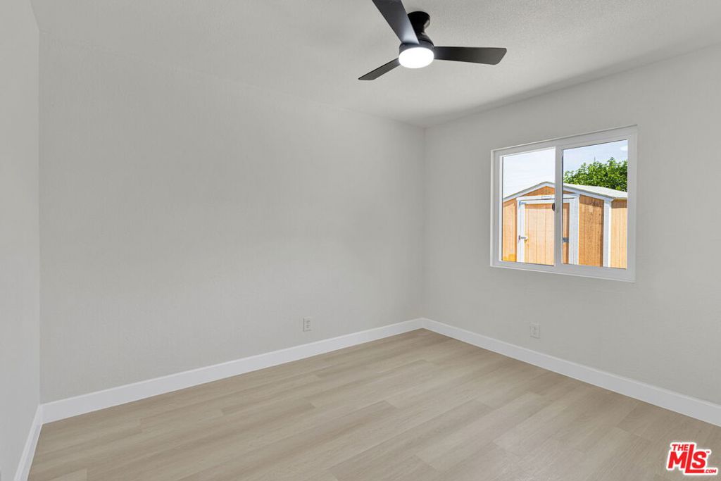 https://media.crmls.org/mediaz/1c5073e2-9651-4d84-9d77-b670e8126f40.jpg?preset=X-Large