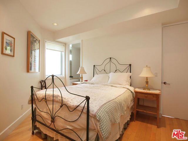 269 N Bundy Drive, Los Angeles CA: https://media.crmls.org/mediaz/1c509463-97b1-4c00-9df0-e1af5b30f015.jpg