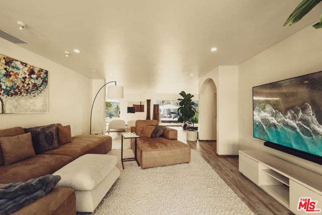 Drew Fenton | 2533 La Condesa Drive Los Angeles CA | MLS: 7120110