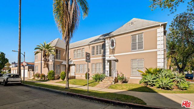 4196 5th Avenue, Los Angeles CA: https://media.crmls.org/mediaz/1c51761c-1cee-4af1-b203-0e35c1b364f6.jpg