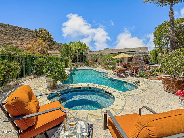 678 Via Carro, Newbury Park CA: https://media.crmls.org/mediaz/1c51e1d5-4122-473f-b008-a56e41ac5904.jpg