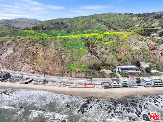 20802 Pacific Coast Highway, Malibu CA: https://media.crmls.org/mediaz/1c527d1f-c205-4735-90c5-0bd21119ad89.jpg