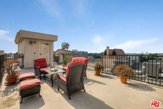 11578 Iowa Avenue, Los Angeles CA: https://media.crmls.org/mediaz/1c53290a-b266-4a77-b85f-a92826546dfa.jpg