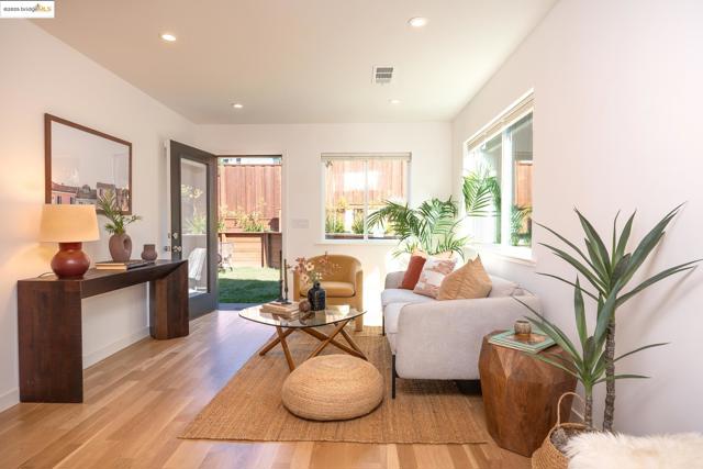 207 Cambridge Ave, Kensington CA: https://media.crmls.org/mediaz/1c5358f8-ba7e-4f0f-8447-9787b8c0818a.jpg