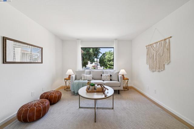 1230 Ballena Blvd, Alameda CA: https://media.crmls.org/mediaz/1c53cd36-808e-4218-9121-5006f62406ac.jpg