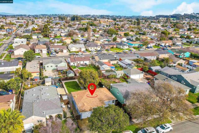 2421 Lincoln Ave, Richmond CA: https://media.crmls.org/mediaz/1c54d35a-5207-4553-9074-056882008c03.jpg