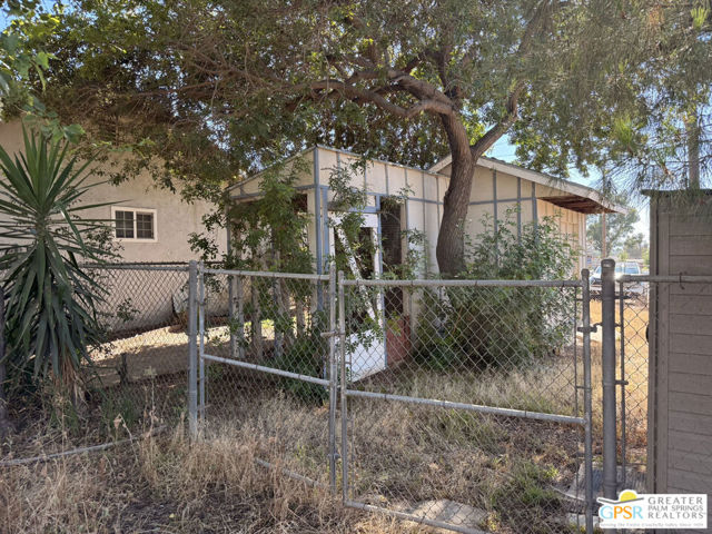 4669 California Avenue, Norco CA: https://media.crmls.org/mediaz/1c54e30f-fd67-45d5-b51f-07c31e7a1c5b.jpg