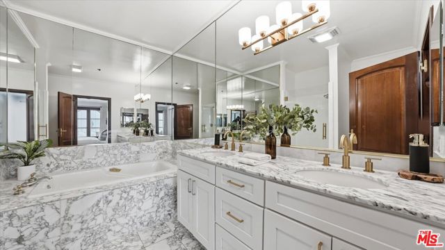 9249 Burton Way, Beverly Hills CA: https://media.crmls.org/mediaz/1c5512ad-b5ca-45fd-b774-3eeaff629796.jpg