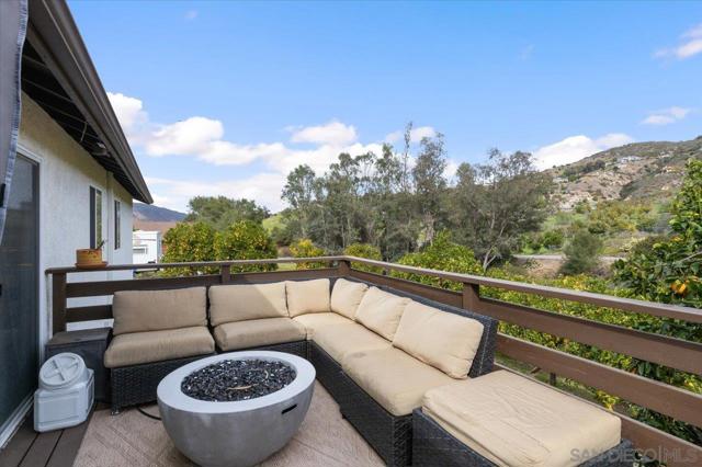 1379 Sunny Heights Road, Fallbrook CA: https://media.crmls.org/mediaz/1c552520-62e8-4a38-b726-a47bd807e4bb.jpg