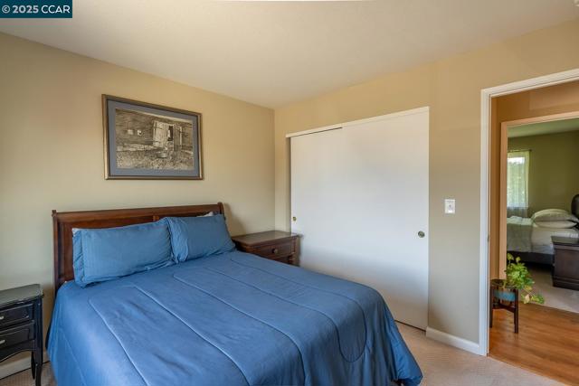 6082 Slopeview Ct, Castro Valley CA: https://media.crmls.org/mediaz/1c55a2ce-00b0-4a2f-9535-3f381e271499.jpg