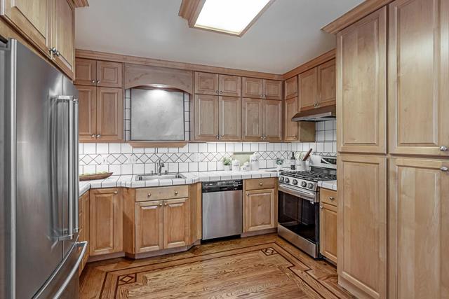 635 Occidental Avenue, San Mateo CA: https://media.crmls.org/mediaz/1c55bd05-7f5a-40b6-bb08-02346488d98e.jpg