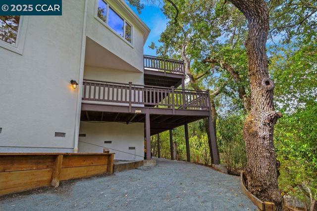 921 Foye Drive, Lafayette CA: https://media.crmls.org/mediaz/1c563653-04c1-446f-a92e-db12c9651951.jpg