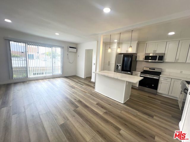 561 N Sweetzer Avenue, West Hollywood CA: https://media.crmls.org/mediaz/1c56499b-b8fa-42f3-a9be-b8f8dd5b73d4.jpg