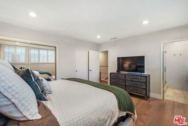 5326 Fairview Boulevard, Los Angeles CA: https://media.crmls.org/mediaz/1c56c0d2-53e8-4971-9902-cd6cbc70b8a4.jpg