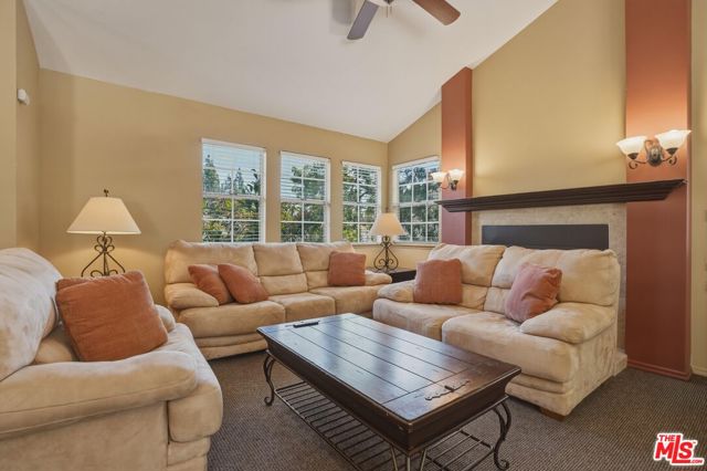 675 Oak Run Trail, Oak Park CA: https://media.crmls.org/mediaz/1c56c828-3cdf-4ff1-8f32-17112ab7e6b1.jpg