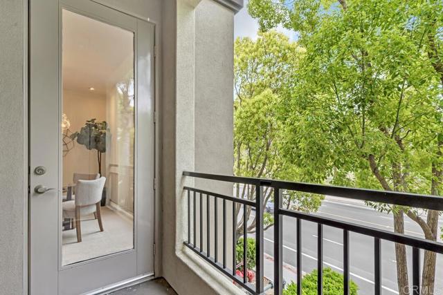 9253 Regents, La Jolla CA: https://media.crmls.org/mediaz/1c5777f9-52d5-464d-8b45-5f607dca1ba6.jpg