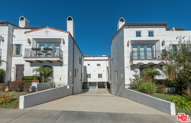 1619 Artesia Boulevard, Manhattan Beach CA: https://media.crmls.org/mediaz/1c578037-9e2c-4142-bee9-5db168131a5e.jpg