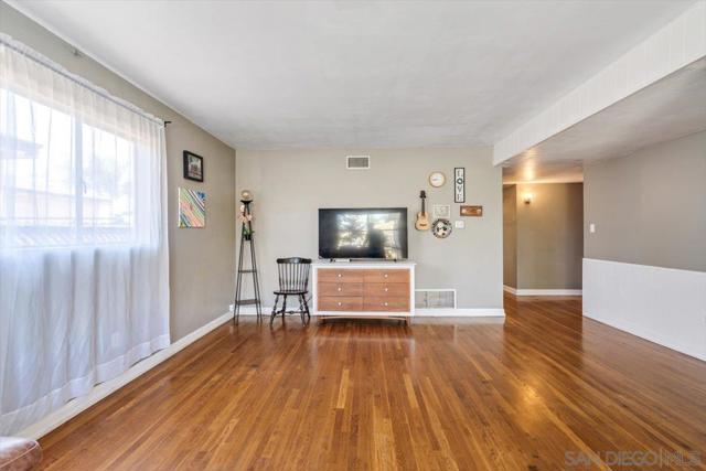 632 Sandalwood Dr, El Cajon CA: https://media.crmls.org/mediaz/1c57996c-b0c2-4d55-9b3f-c3d1a4c46dbc.jpg