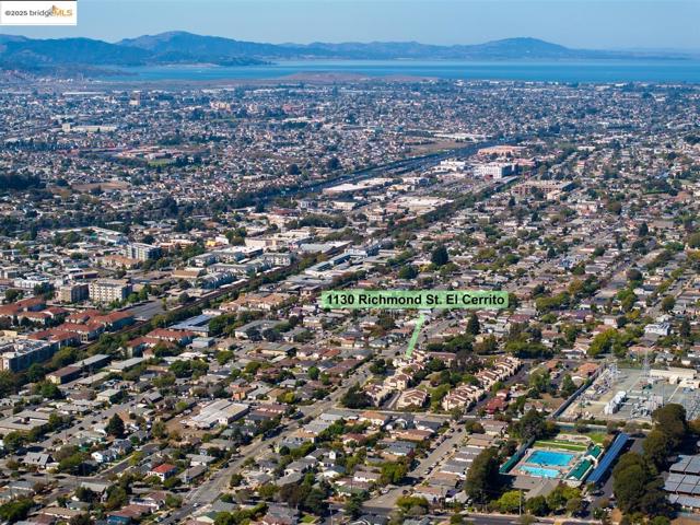 1130 Richmond ST, El Cerrito CA: https://media.crmls.org/mediaz/1c57c965-ea0c-468e-bb9d-110b3226d46a.jpg