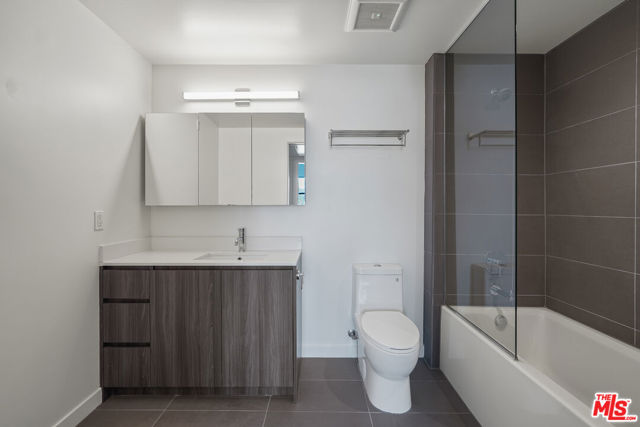 5800 Harold Way, Los Angeles CA: https://media.crmls.org/mediaz/1c57cbef-059d-4120-8abf-09c94e1ef3c3.jpg