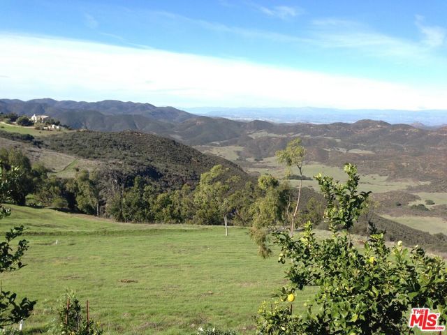 11077 Pacific View Drive, Malibu CA: https://media.crmls.org/mediaz/1c58dc6a-ad66-4028-b1b1-20876e6dc703.jpg