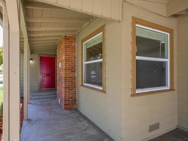 1233 Monroe Street, Salinas CA: https://media.crmls.org/mediaz/1c58f048-71e7-4121-962c-88f61c174fae.jpg