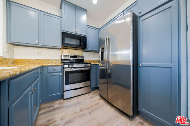 14661 Sherman Way, Van Nuys CA: https://media.crmls.org/mediaz/1c596430-e17b-4f20-b08a-d5fcd2463318.jpg