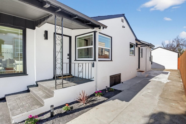 356 Belleview Dr, San Leandro CA: https://media.crmls.org/mediaz/1c59d2cc-0a1f-4830-aed4-f06be2f0f24a.jpg