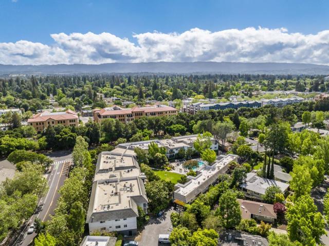 21 Willow Road, Menlo Park CA: https://media.crmls.org/mediaz/1c59f1ab-8cf1-436e-9e30-ac1bd4d1967a.jpg