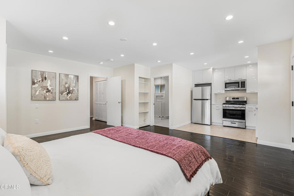 15233 Camarillo StreetSherman Oaks img 2