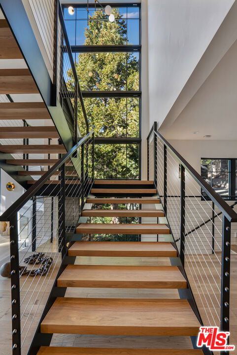 654 S Cumberland Drive, Lake Arrowhead CA: https://media.crmls.org/mediaz/1c5a1539-c5b6-40e0-a82c-207d4bd0f0d4.jpg