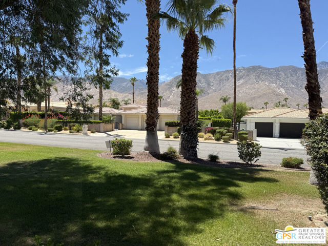 3410 E Bogert Trail, Palm Springs CA: https://media.crmls.org/mediaz/1c5a381c-6877-44fb-8cb6-66a0f64db3cc.jpg