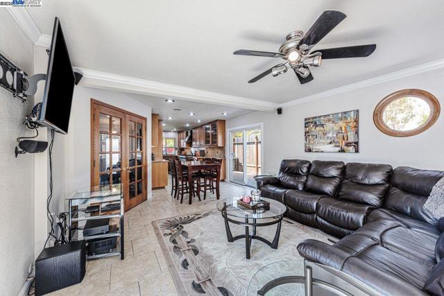 4318 Ellen Way, Union City CA: https://media.crmls.org/mediaz/1c5aebbd-7909-4c3c-96c1-e4fa9edbadbe.jpg