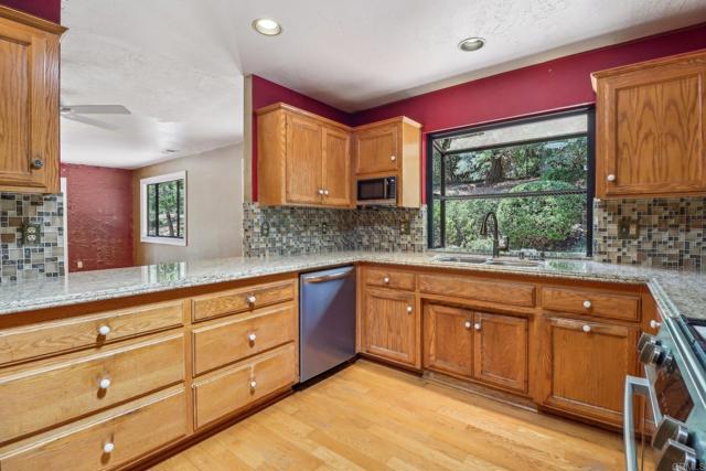 Detail Gallery Image 13 of 60 For 1575 Larson Ln, Fallbrook,  CA 92028 - 3 Beds | 2/1 Baths