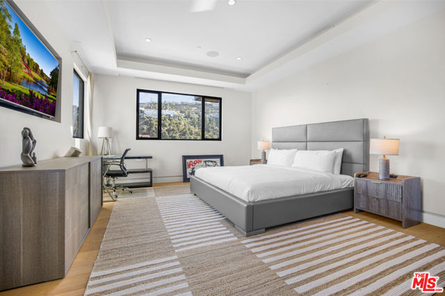 2501 Zorada Drive, Los Angeles CA: https://media.crmls.org/mediaz/1c5b4a41-04fd-486b-a74e-9ef065aa5e3e.jpg