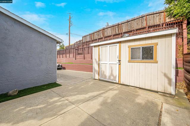 2951 Estates Ave, Pinole CA: https://media.crmls.org/mediaz/1c5b7164-bf5f-485f-b907-c8e162009a07.jpg