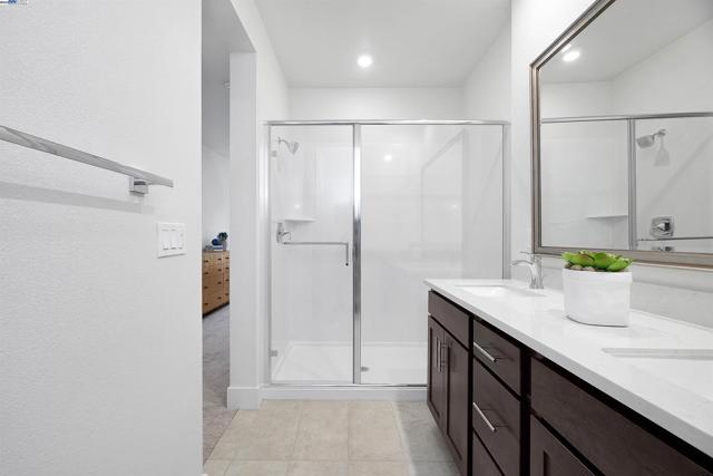 2119 Stanford Street, Alameda CA: https://media.crmls.org/mediaz/1c5b8ce9-6ef2-47f7-bb11-2b7405d1bc1c.jpg