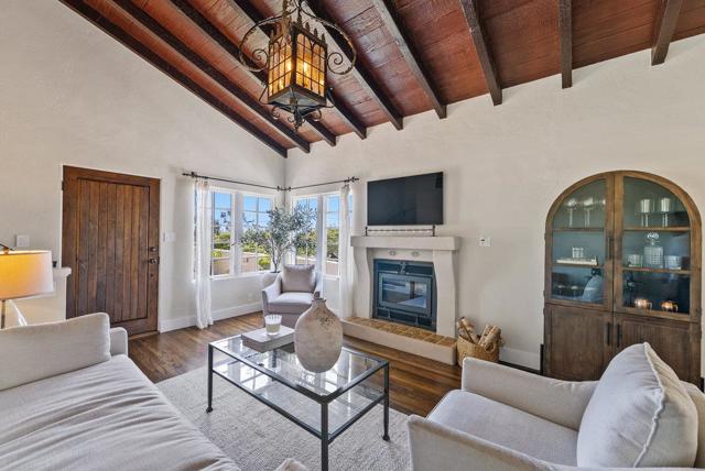 547 Monterey, Aptos CA: https://media.crmls.org/mediaz/1c5b9b86-f67f-4fd9-a5a3-8bd557149ecf.jpg