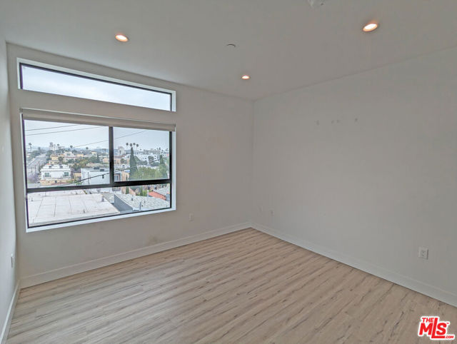 338 N Mariposa Avenue, Los Angeles CA: https://media.crmls.org/mediaz/1c5ba74e-6785-4f9b-879e-6dfd6c76dbd4.jpg