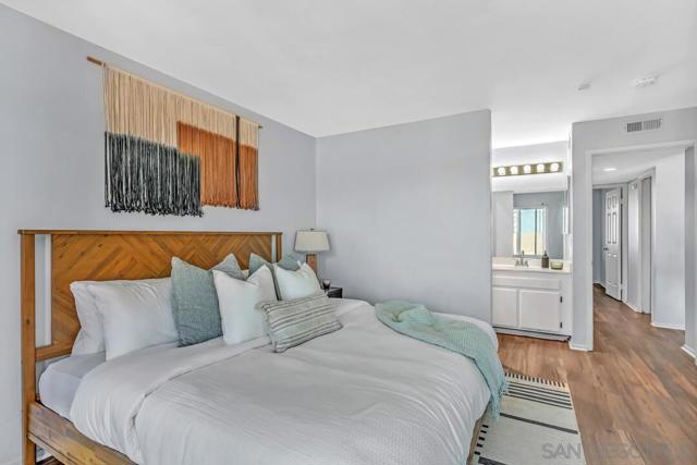 4452 Mentone St, San Diego CA: https://media.crmls.org/mediaz/1c5c93f2-995a-4665-98f3-116ebb6de869.jpg