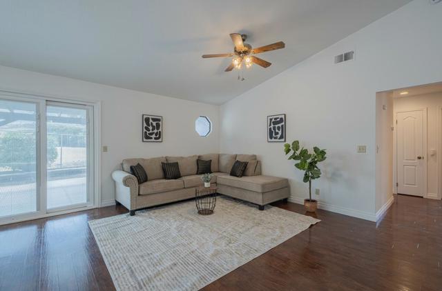 46480 Pine Meadow Place, King City CA: https://media.crmls.org/mediaz/1c5d00bd-9423-4438-8625-021611843b07.jpg