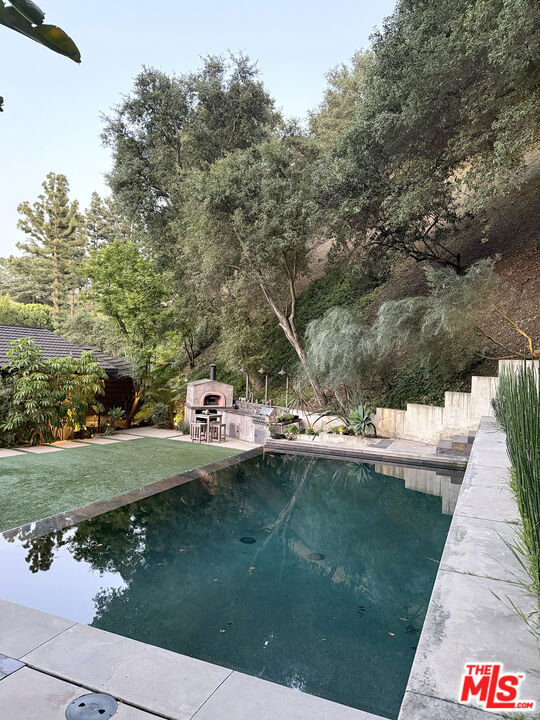 Sparkling Pool & Spa