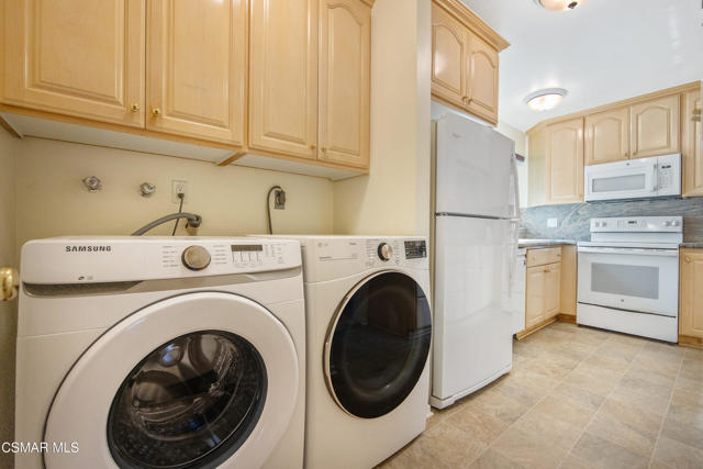 18134 Killion Street, Tarzana CA: https://media.crmls.org/mediaz/1c5e91c0-f770-4e89-9e1a-5dde90722c24.jpg
