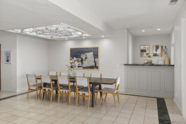 8390 Prestwick Dr, La Jolla CA: https://media.crmls.org/mediaz/1c5ef52f-cc57-4457-824a-9bd4547f054b.jpg