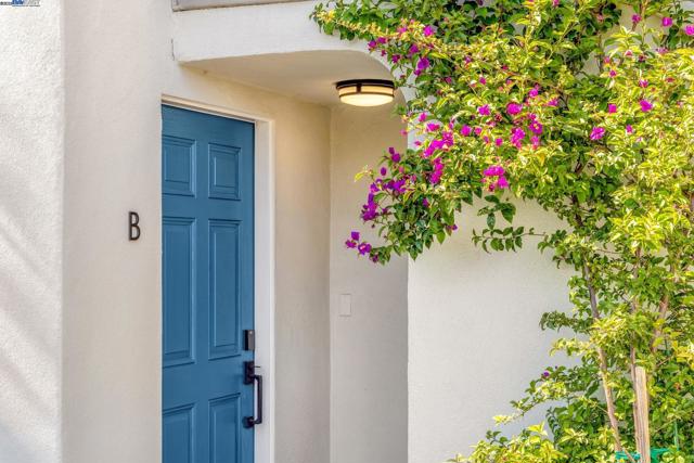 935 Lincoln Ave, Alameda CA: https://media.crmls.org/mediaz/1c5f39c0-f36d-4da2-94a8-46dd29b20d76.jpg